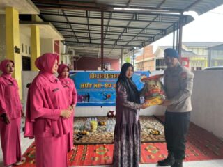 Sambut HUT Korps Brimob ke-80, Kompi 2 Batalyon B Pelopor Aramiah Gelar Anjangsana dan Baksos