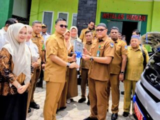 Wujudkan Pelayanan, Wali Kota Langsa Serahkan Satu Unit Ambulance ke RSUD 