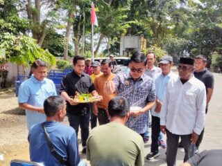 Wali Kota Langsa Peusijuk Excavator Long Arm dan 23 Unit Bentor di DLH