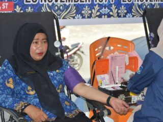 Sekda Kota Langsa Donor Darah Peringatan HUT KORPRI ke-54 