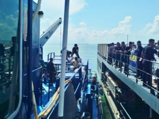 Sinergi Bea Cukai Aceh Bersama Polri Salurkan Bantuan Banjir ke Langsa Lewat Operasi Laut Terpadu