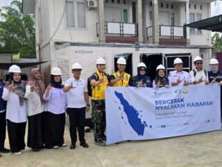 ILUNI FKUI Bersama FTUI, dan PT Paragon Corp Serahkan Genset 250 KVA ke RSUD Langsa