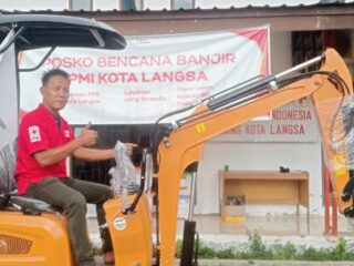 Perkuat Mitigasi Bencana, PMI Kota Langsa Terima Hibah Ekskavator Mini dari PMI Pusat