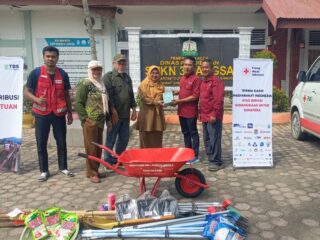 PMI Kota Langsa Salurkan Bantuan Alat Kebersihan dan Al-Qur'an 