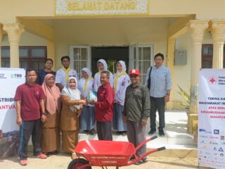 SMKN 1 Langsa: Terimakasih PMI, Alat Kebersihan Sangat Penting