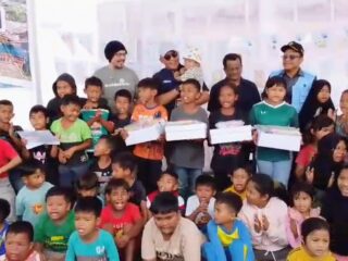 Jatmiko Bersama Kick Andy Kunjungi Sekolah Alam di Huntara Aceh Tamiang 