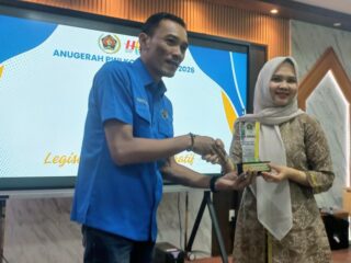 PWI Nobatkan Ketua DPRK Langsa Tokoh Legislatif Muda Inspiratif 