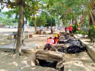 PT WIKA Bersihkan Saluran Drainase Lapangan Merdeka Langsa 