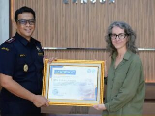 Selamatkan Satwa Dilindungi, YIARI dan OIC Berikan Penghargaan Dedikasi Kinerja Bea Cukai Langsa 