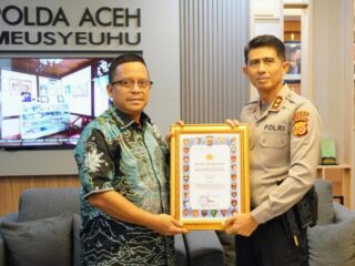 Apresiasi Kontribusi Perusahaan, Kapolda Aceh Berikan Penghargaan pada PTPN IV Regional VI 