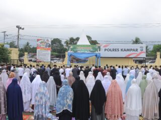 Rayakan Idul Fitri 1447 H, Polres Kampar Gelar Shalat Ied di Lapangan Hijau: Momentum Tingkatkan Iman dan Profesionalisme
