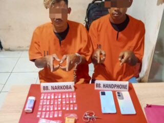 Satresnarkoba Polres Kampar Tangkap Dua Pelaku Narkoba di Pantai Cermin