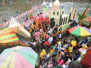 PTPN IV Rawat Tradisi Balimau Kasai di Rokan Hulu