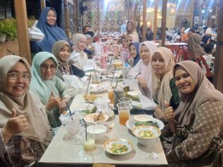 Jemput Berkah Ramadhan, Keluarga Besar SDN 3 Birem Rayeuk Silaturahmi dan Buka Puasa Bersama 