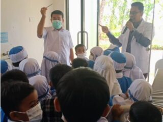 Holding Perkebunan Nusantara melalui Klinik Sri Pamela Batang Toru Edukasi Dunia Kesehatan bagi Siswa STK Bina Budi