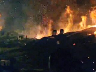 Aksi Cepat Brimob di Malam Takbiran: Armada AWC Padamkan Kobaran Api di Pesantren Darul Mukhlisin Aceh Tamiang