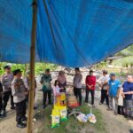 Kapolsek Siak Hulu Bagikan Bansos Kepada Korban Kebakaran Rumah, Berikan Bantuan Sembako dan Uang Tunai