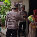 Jumat Barokah, Polsek Kampar Berbagi Dengan Masyarakat Sungai Tonang