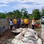 "POLISI CINTA PETANI" BERI BANTUAN PUPUK UNTUK BUMDES SENDAYAN, DUKUNG KETAHANAN PANGAN DESA KAMPAR UTARA