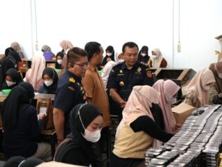 Bea Cukai Lhokseumawe Perkuat Pendampingan Industri Hasil Tembakau Lewat Customs Visit Customer di Bireuen