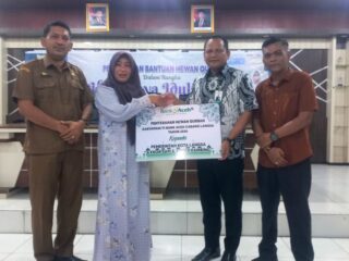 Bank Aceh Syariah Salurkan Sembilan Ekor Hewan Kurban ke Pemko Langsa