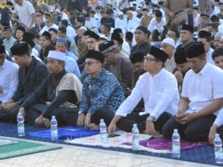 Jeffry-Haikal Salat Id Bersama Ribuan Jamaah di Lapangan Merdeka Langsa