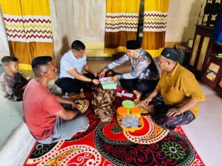 Pj Geuchik Sungai Pauh Pusaka Bantu Warga Penderita Tumor Wilms