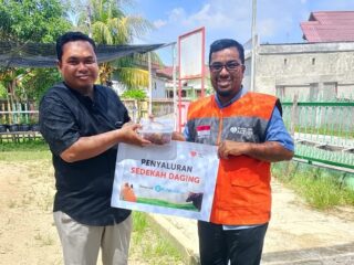 Tebar Kebahagiaan, Rumah Zakat Salurkan 23 Paket Daging untuk Warga 