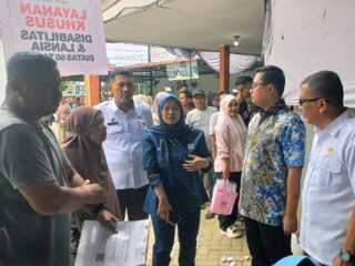 Tinjau Penyaluran Bantuan, Wali Kota Langsa Tingkatkan Fasilitas Warga Saat Antri di Kantor Pos