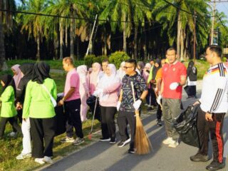 PT CMN dan PTPN IV Regional VI Perkuat Sinergi Lewat Senam Sehat dan Aksi Bersih Lingkungan