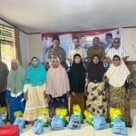 Ketua DPP Elang 3 Hambalang Riau Bersama Kapolsek Kampar Bagikan 100 Paket Sembako " Qs muhammad ayat 7 " Desa Koto Tibun