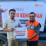 Tebar Manfaat di Milad ke-28, Rumah Zakat Berbagi Air untuk Warga Sungai Pauh Tanjung dan Birem Puntong