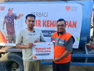 Tebar Manfaat di Milad ke-28, Rumah Zakat Berbagi Air untuk Warga Sungai Pauh Tanjung dan Birem Puntong