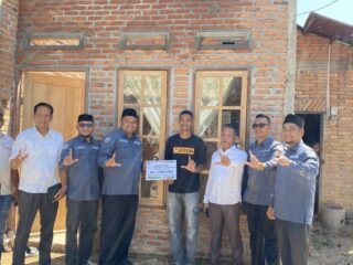Baitul Mal Langsa Salurkan Bantuan untuk Warga Terdampak Angin Kencang