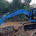 Krueng Dipenuhi Kayu, Pemko Langsa Kerahkan Dua Excavator 