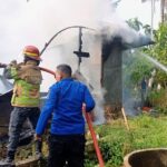 30 Menit Berjibaku, Damkar Jinakkan Api Lahap Rumah Warga Alur Pinang