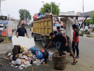 PTPN IV Regional VI Bantu Truk Angkut Sampah, DLHP Langsa: Ini Bentuk Kepedulian Nyata
